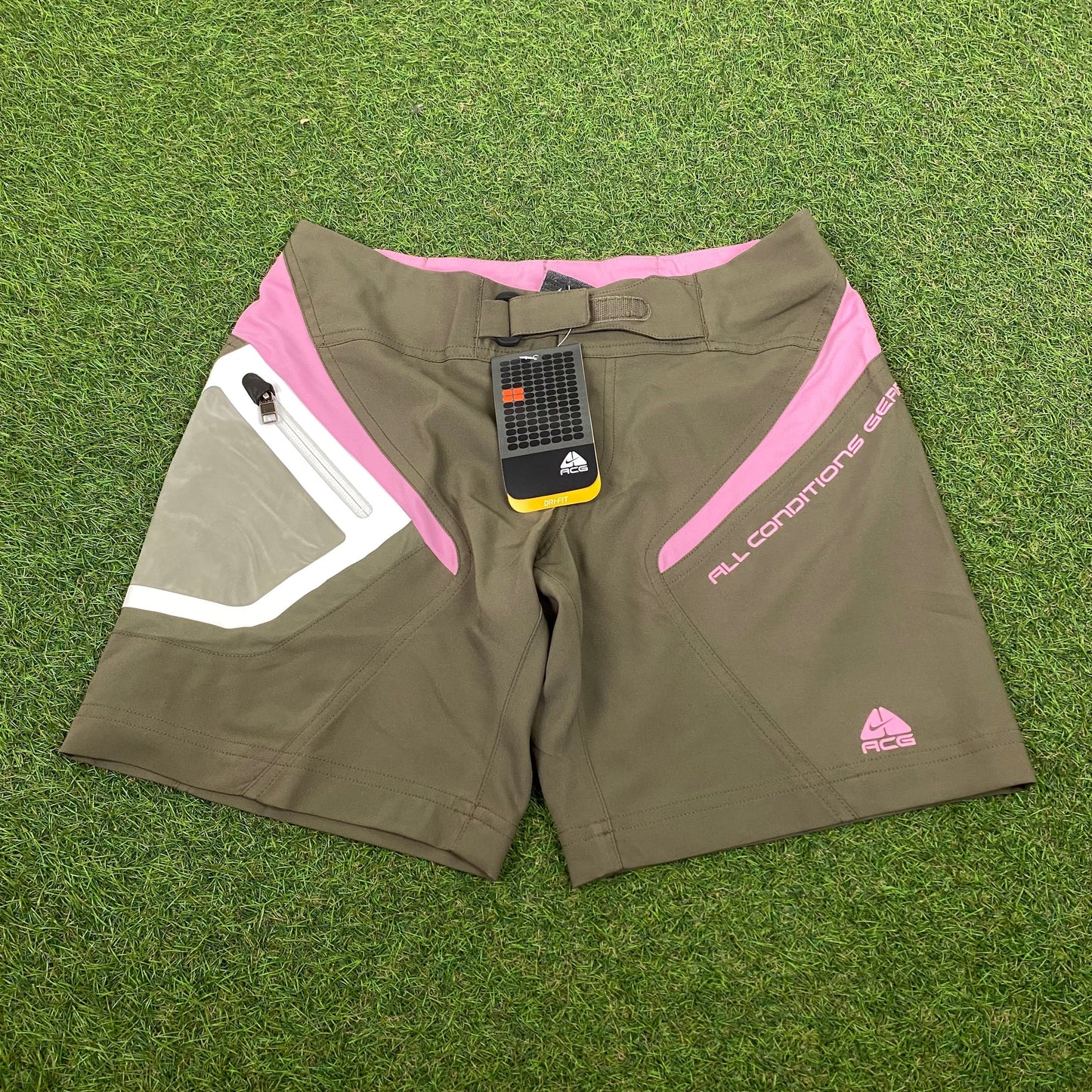 00s Nike ACG Waterproof Shorts Brown Medium